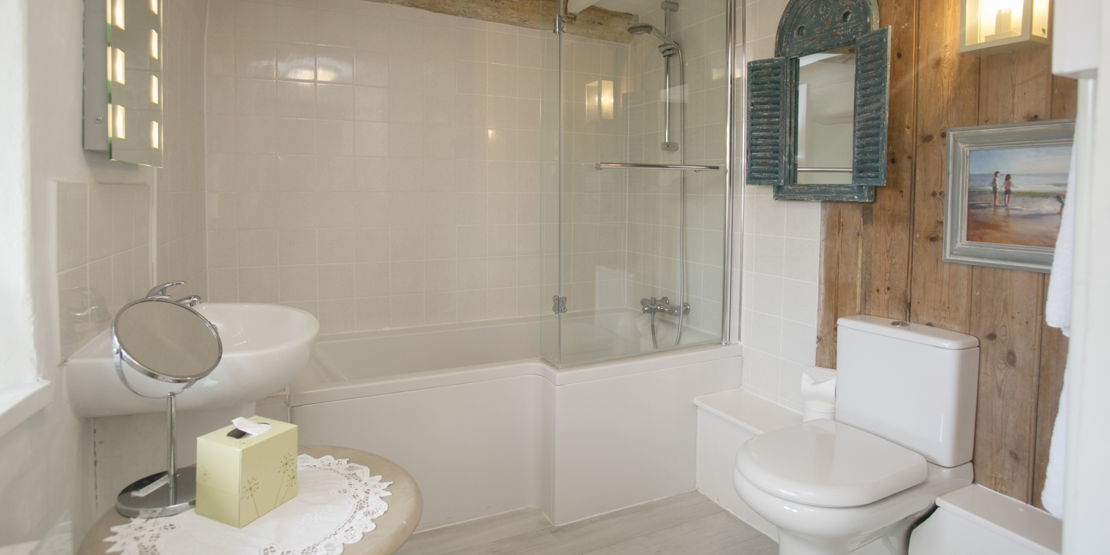 Tudor Room En-suite Bathroom at Tudor Cottage Dorchester