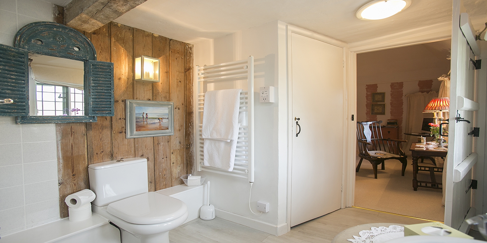 The Tudor Room En-suite Bathroom